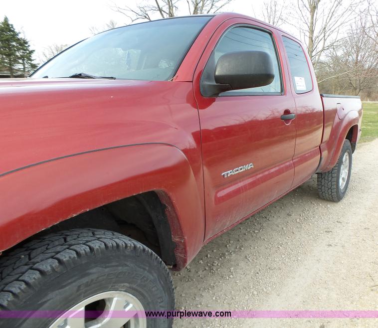 image for item L5660 2006 Toyota Tacoma SR5 Ext. Cab pickup truck