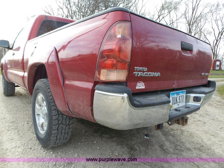image for item L5660 2006 Toyota Tacoma SR5 Ext. Cab pickup truck