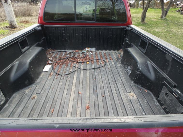 image for item L5660 2006 Toyota Tacoma SR5 Ext. Cab pickup truck