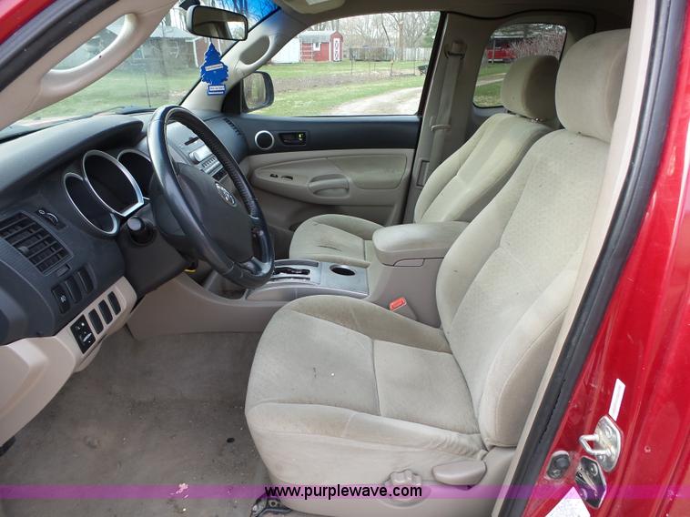 image for item L5660 2006 Toyota Tacoma SR5 Ext. Cab pickup truck