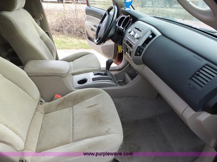 image for item L5660 2006 Toyota Tacoma SR5 Ext. Cab pickup truck