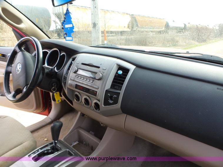 image for item L5660 2006 Toyota Tacoma SR5 Ext. Cab pickup truck