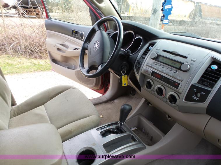 image for item L5660 2006 Toyota Tacoma SR5 Ext. Cab pickup truck