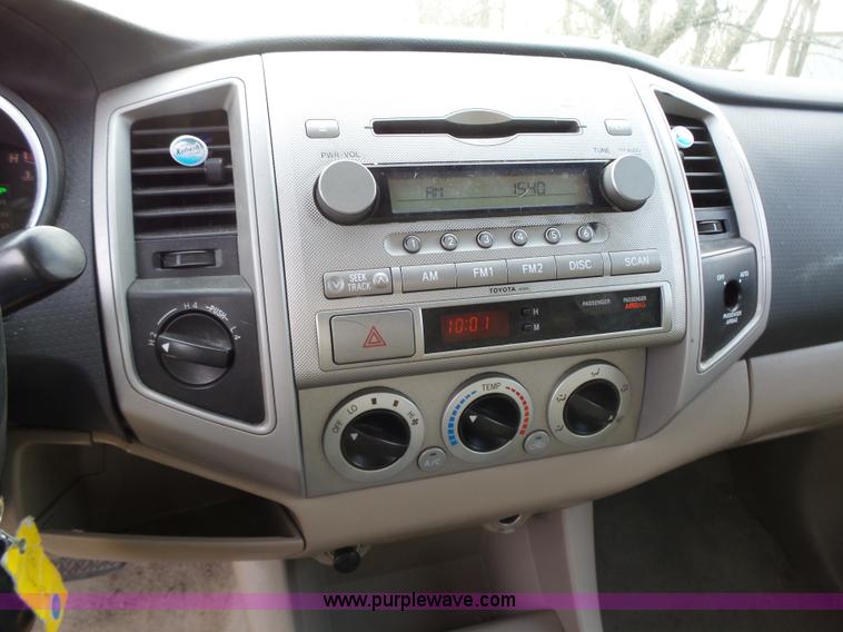 image for item L5660 2006 Toyota Tacoma SR5 Ext. Cab pickup truck