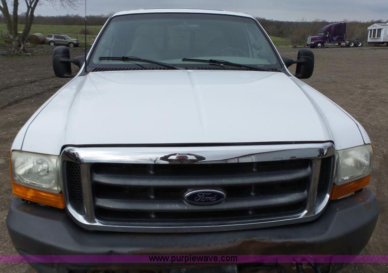 image for item L5690 1999 Ford F250 Super Duty XL Crew Cab flatbed pickup truck