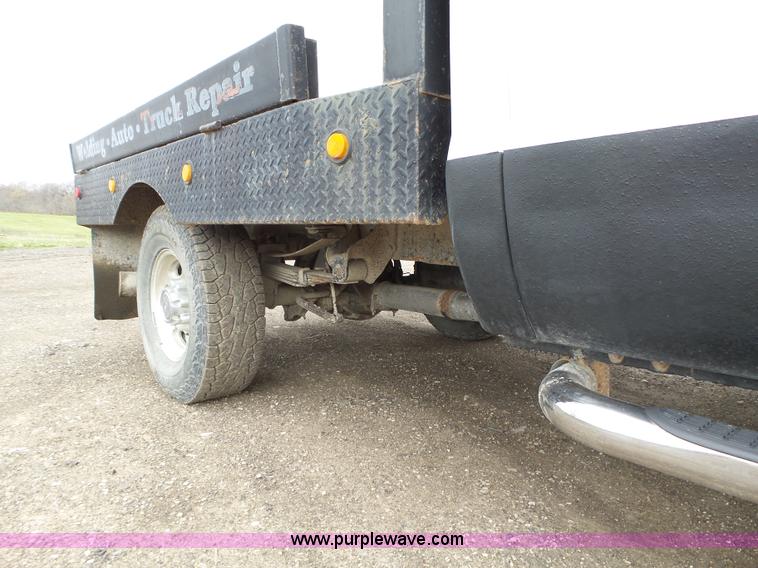 image for item L5690 1999 Ford F250 Super Duty XL Crew Cab flatbed pickup truck