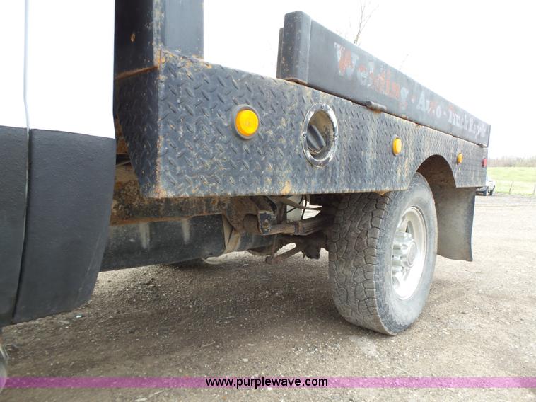 image for item L5690 1999 Ford F250 Super Duty XL Crew Cab flatbed pickup truck