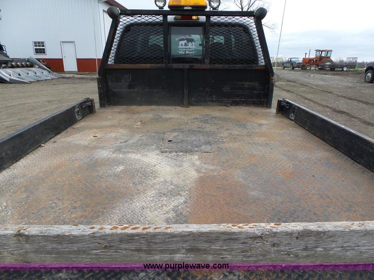 image for item L5690 1999 Ford F250 Super Duty XL Crew Cab flatbed pickup truck