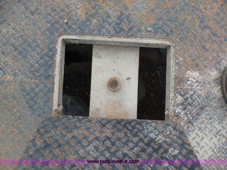 image for item L5690 1999 Ford F250 Super Duty XL Crew Cab flatbed pickup truck