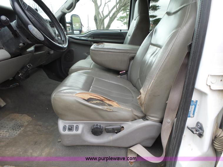 image for item L5690 1999 Ford F250 Super Duty XL Crew Cab flatbed pickup truck