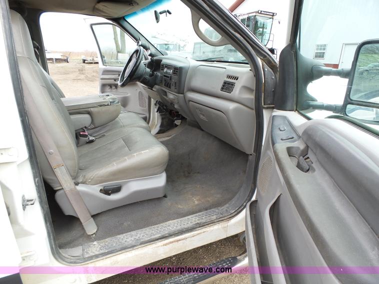 image for item L5690 1999 Ford F250 Super Duty XL Crew Cab flatbed pickup truck