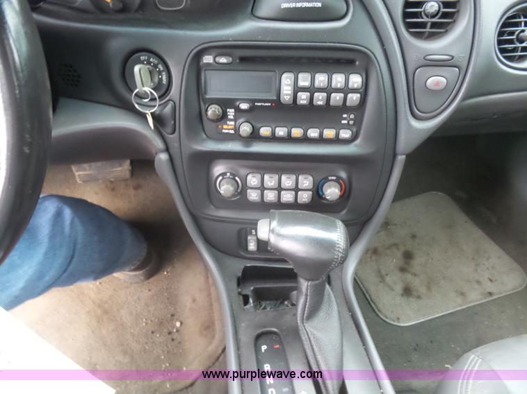 image for item L7473 2003 Pontiac Bonneville SE