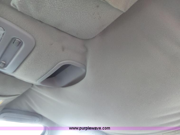 image for item L7473 2003 Pontiac Bonneville SE