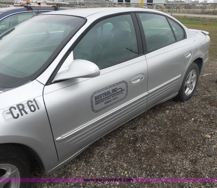 image for item L7473 2003 Pontiac Bonneville SE