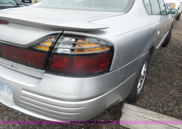 image for item L7473 2003 Pontiac Bonneville SE