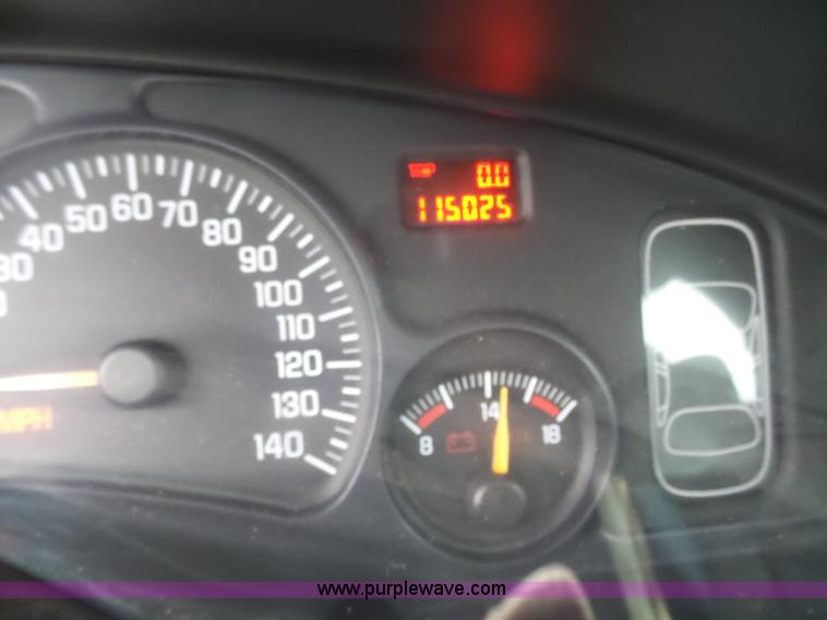 image for item L7473 2003 Pontiac Bonneville SE