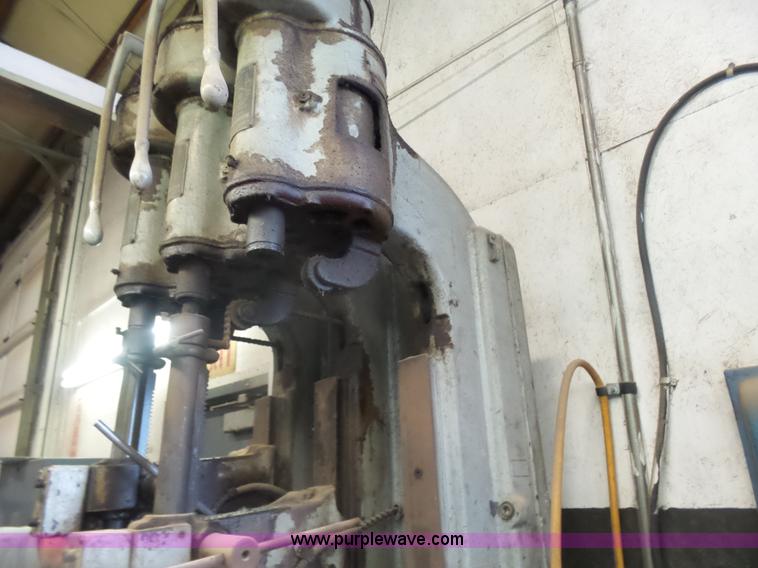image for item L7474 Avey drilling machine