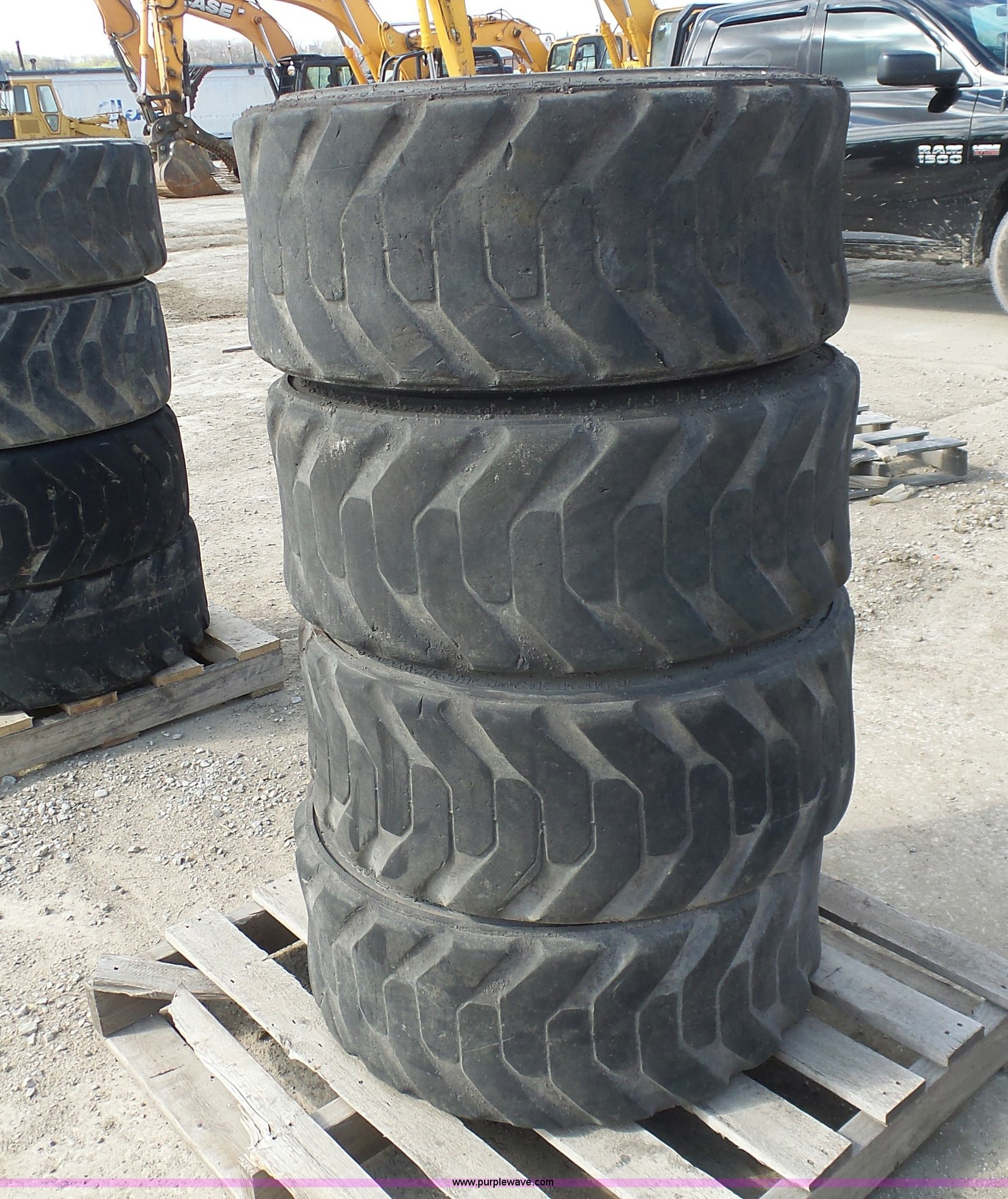 (8) 1216.5 skid steer tires in Kansas City, MO Item G3734 sold