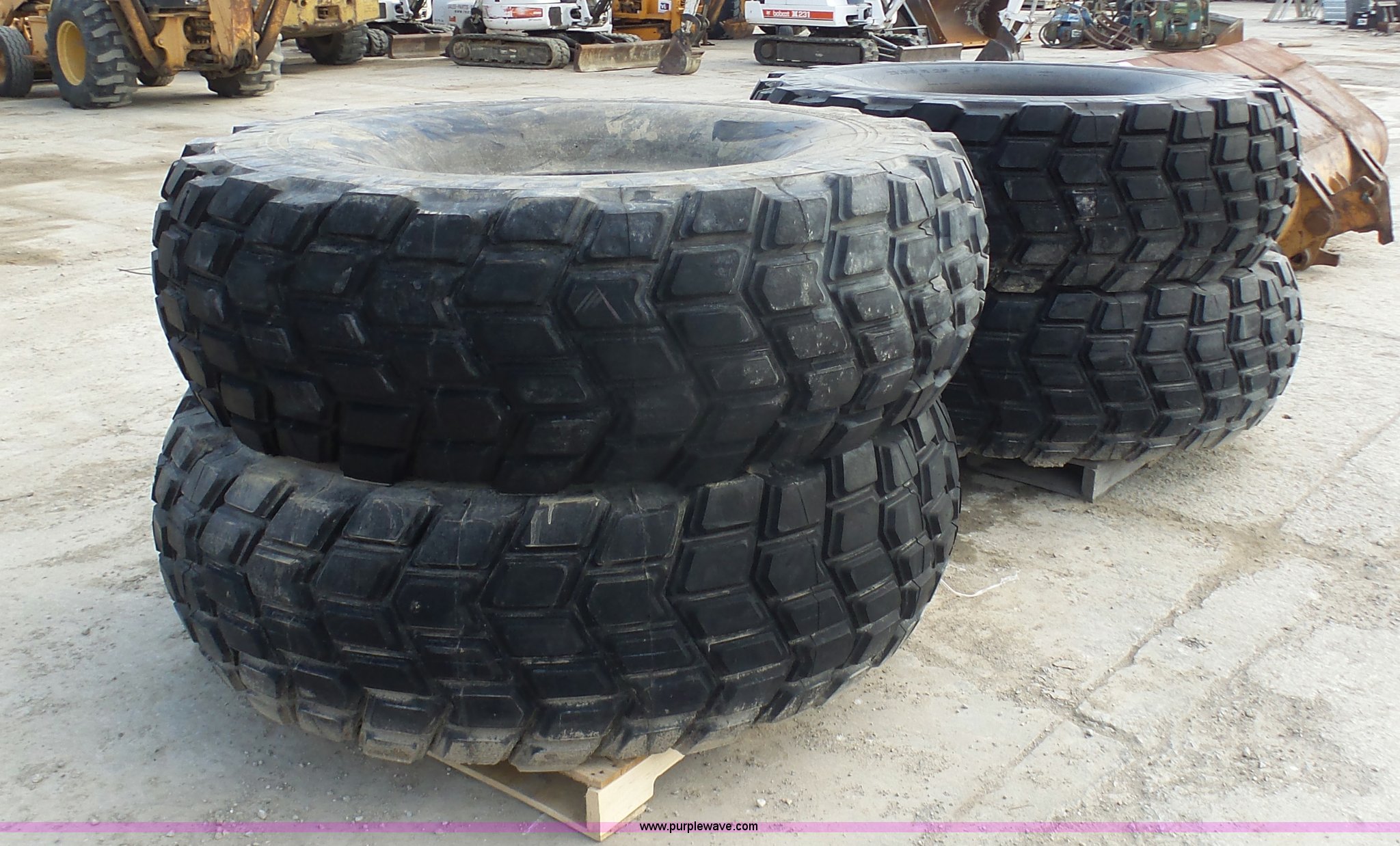(4) Michelin 21R25 tires in Kansas City, MO Item G3735 sold Purple Wave