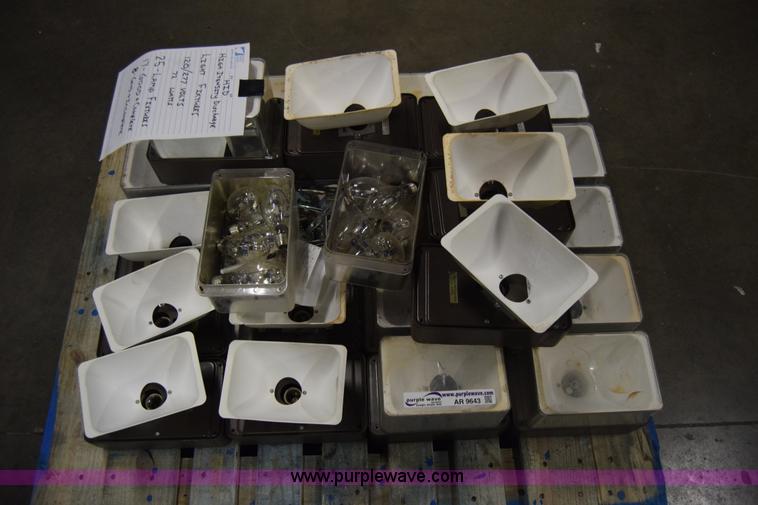 (25) HID light fixtures in Wichita, KS Item AR9643 sold Purple Wave