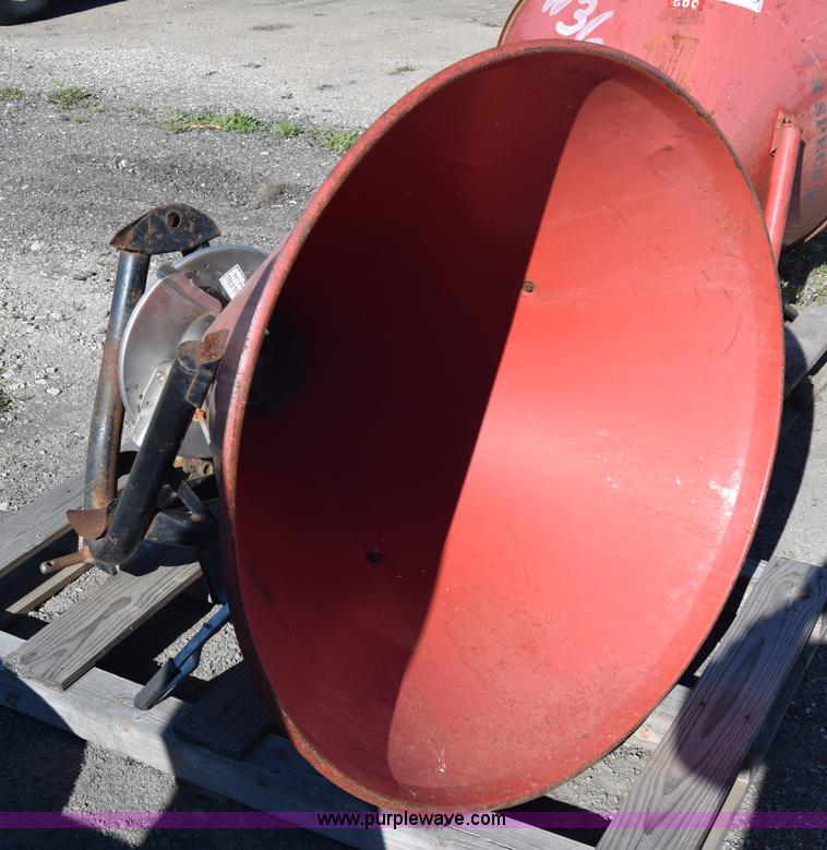 image for item BP9570 (2) Cosmo spreaders