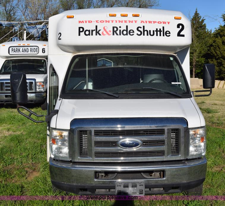 image for item BX9949 2008 Ford Eldorado E450 bus