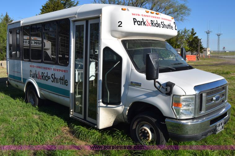 image for item BX9949 2008 Ford Eldorado E450 bus