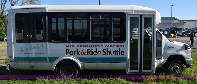 image for item BX9949 2008 Ford Eldorado E450 bus