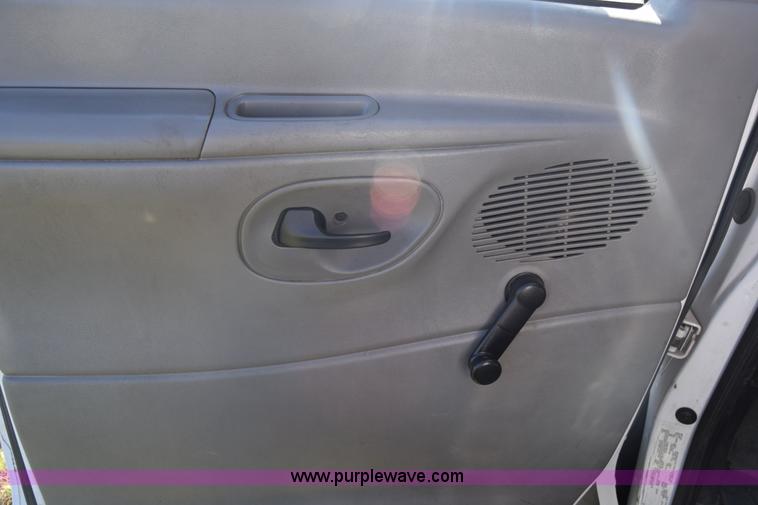 image for item BX9949 2008 Ford Eldorado E450 bus