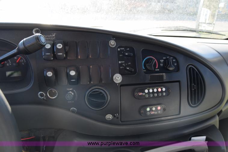 image for item BX9949 2008 Ford Eldorado E450 bus