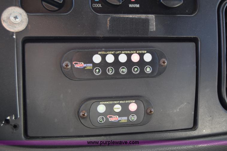 image for item BX9949 2008 Ford Eldorado E450 bus