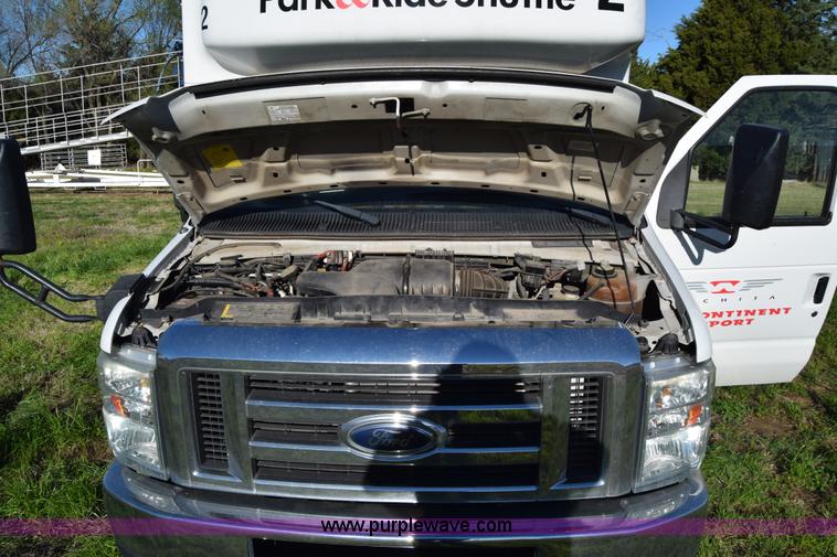 image for item BX9949 2008 Ford Eldorado E450 bus