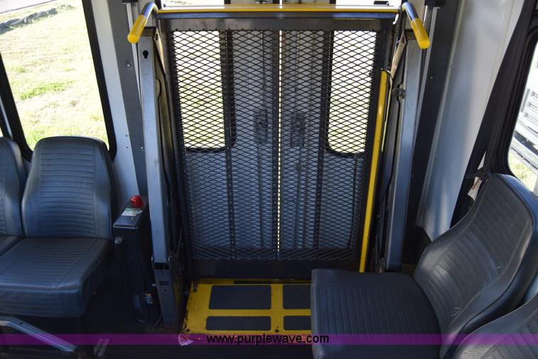 image for item BX9949 2008 Ford Eldorado E450 bus