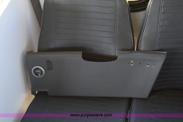 image for item BX9949 2008 Ford Eldorado E450 bus