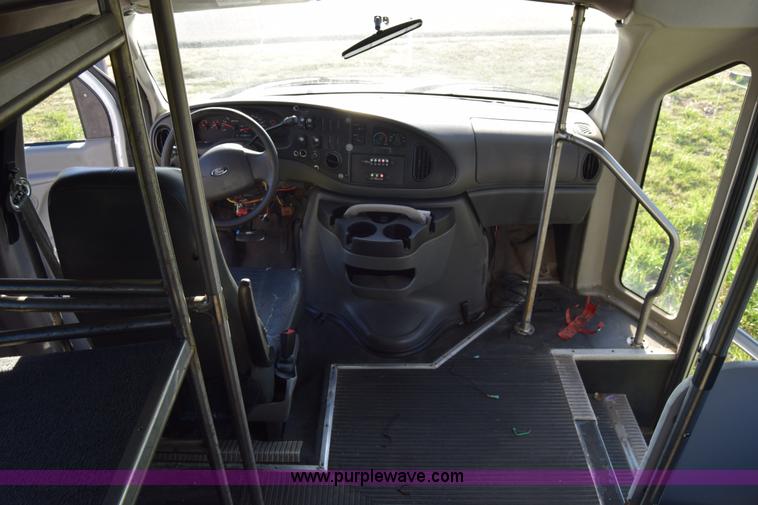 image for item BX9949 2008 Ford Eldorado E450 bus