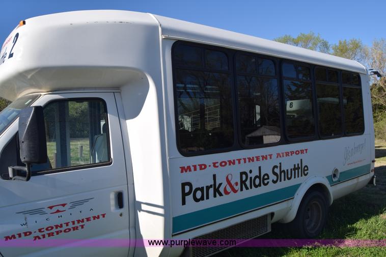 image for item BX9949 2008 Ford Eldorado E450 bus