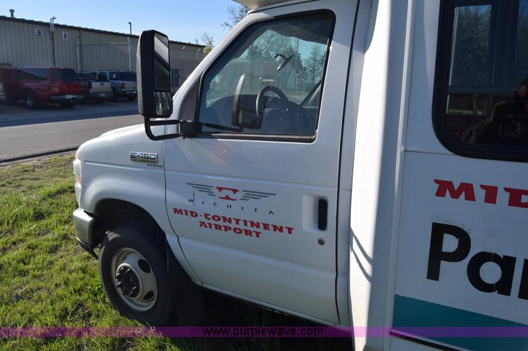 image for item BX9949 2008 Ford Eldorado E450 bus