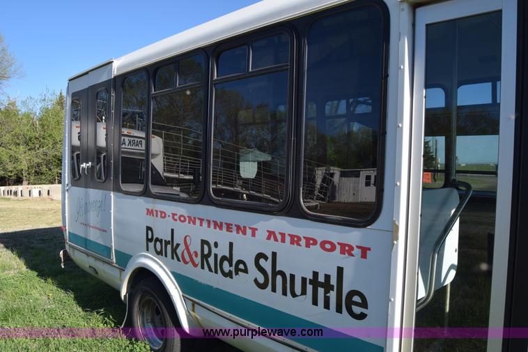 image for item BX9949 2008 Ford Eldorado E450 bus