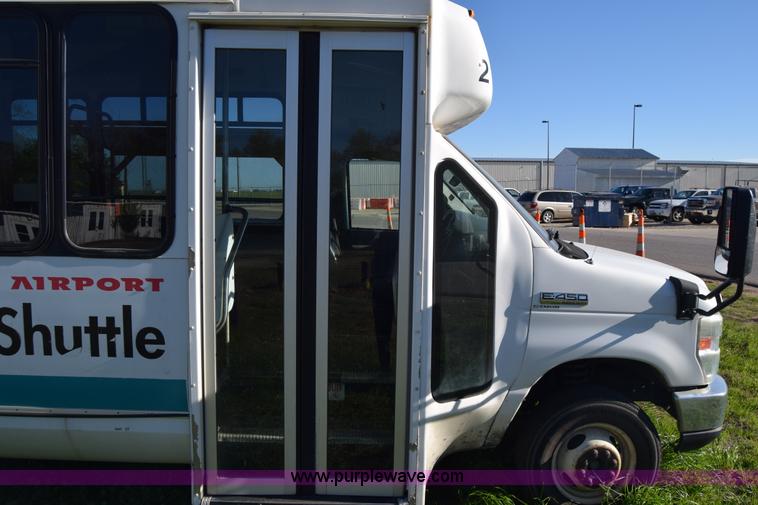 image for item BX9949 2008 Ford Eldorado E450 bus