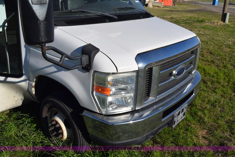 image for item BX9949 2008 Ford Eldorado E450 bus