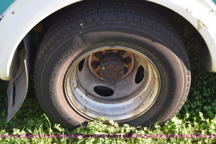 image for item BX9949 2008 Ford Eldorado E450 bus