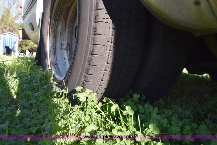 image for item BX9949 2008 Ford Eldorado E450 bus