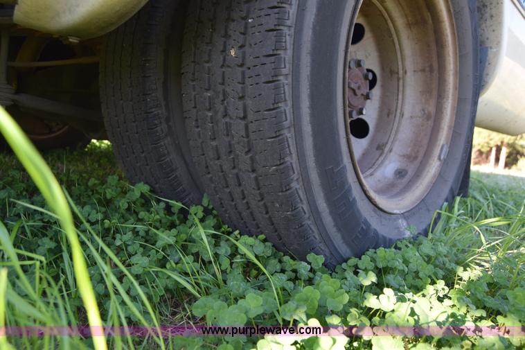 image for item BX9949 2008 Ford Eldorado E450 bus