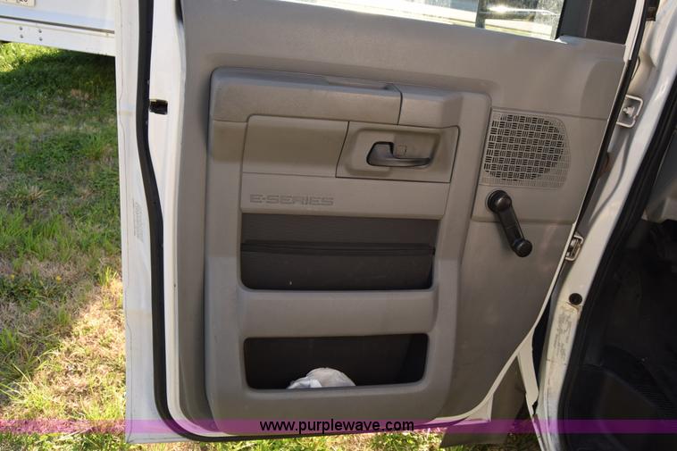 image for item BX9950 2011 Ford Eldorado E450 bus