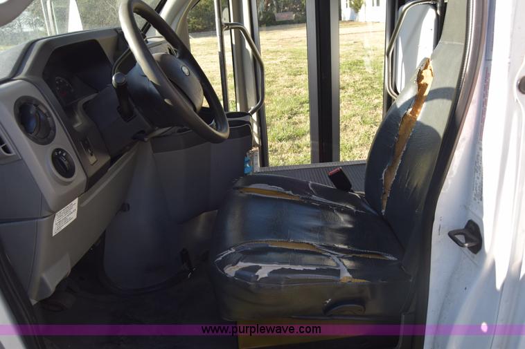 image for item BX9950 2011 Ford Eldorado E450 bus