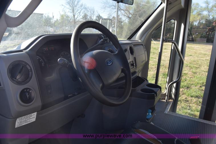 image for item BX9950 2011 Ford Eldorado E450 bus