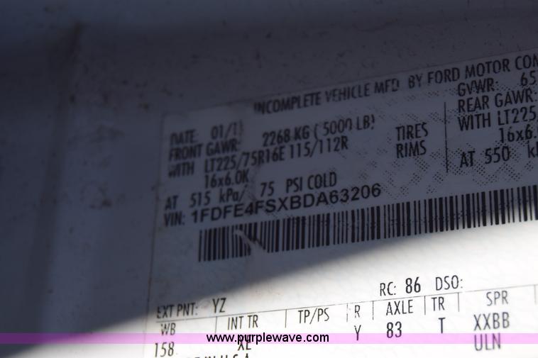 image for item BX9950 2011 Ford Eldorado E450 bus