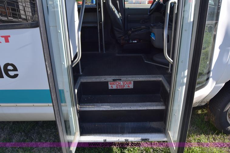 image for item BX9950 2011 Ford Eldorado E450 bus