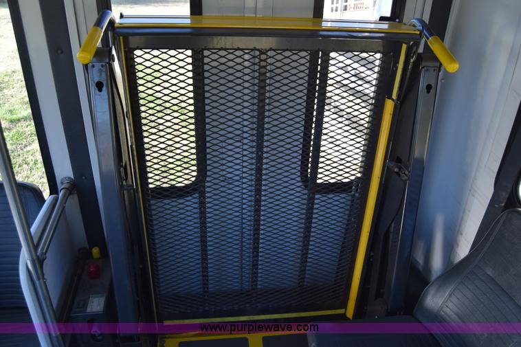 image for item BX9950 2011 Ford Eldorado E450 bus