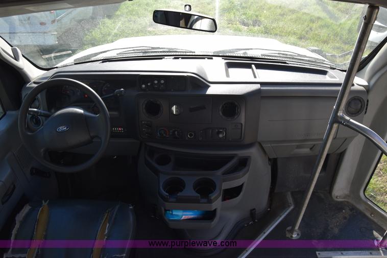 image for item BX9950 2011 Ford Eldorado E450 bus